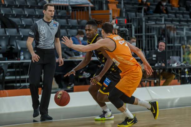 升级版阿泰斯特！名嘴：莱昂纳德自己能得20分 同时还能防住你