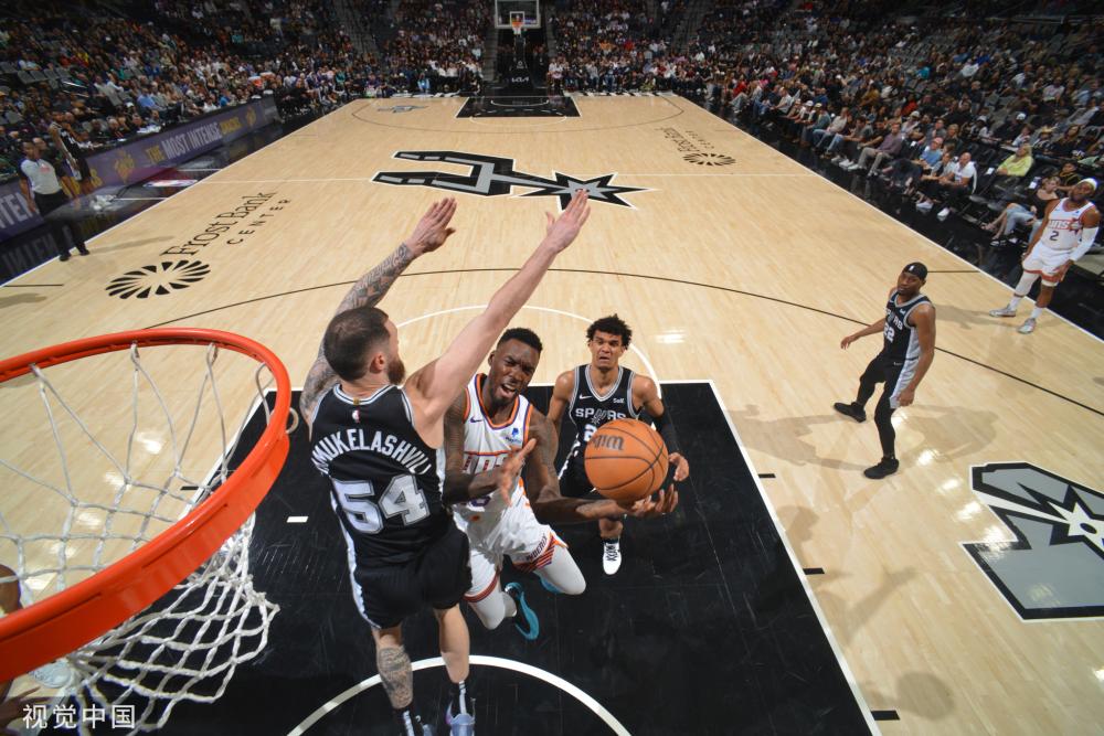 短道速滑世锦赛，中国队惊险晋级男子5000米接力决赛.